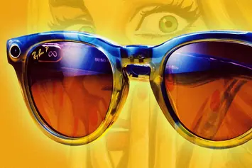 man-smart-glasses-records-woman-demands-money